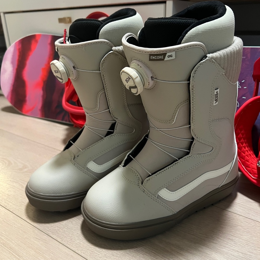 Women’s Vans Encore OG Snowboard Boots Size 7